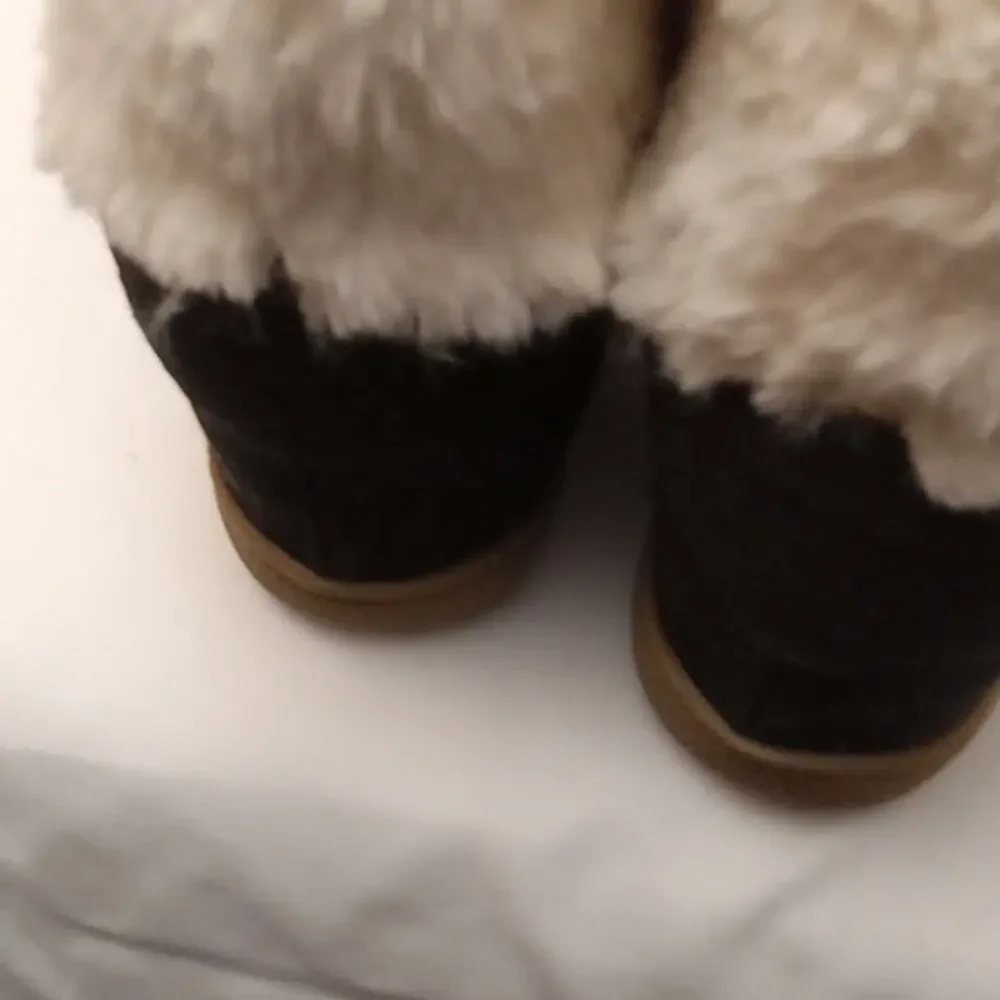 Justice Black White Girls Size 8 Winter Boots with Cozy Plush Lining faux suede